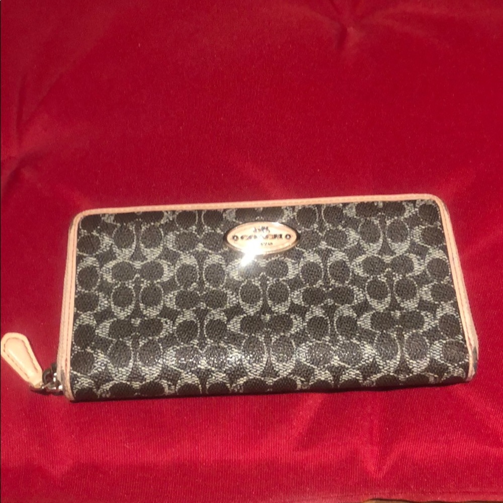 Coach Zipper Wallet